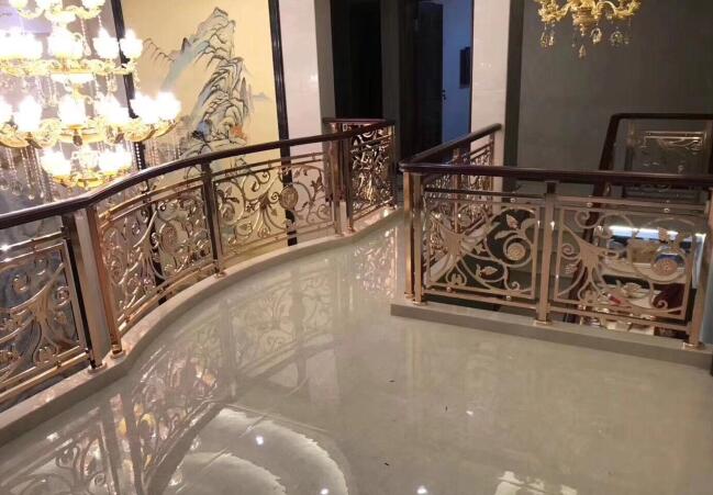 铝艺楼梯扶手在独栋别墅装修中安装比较多(图1)